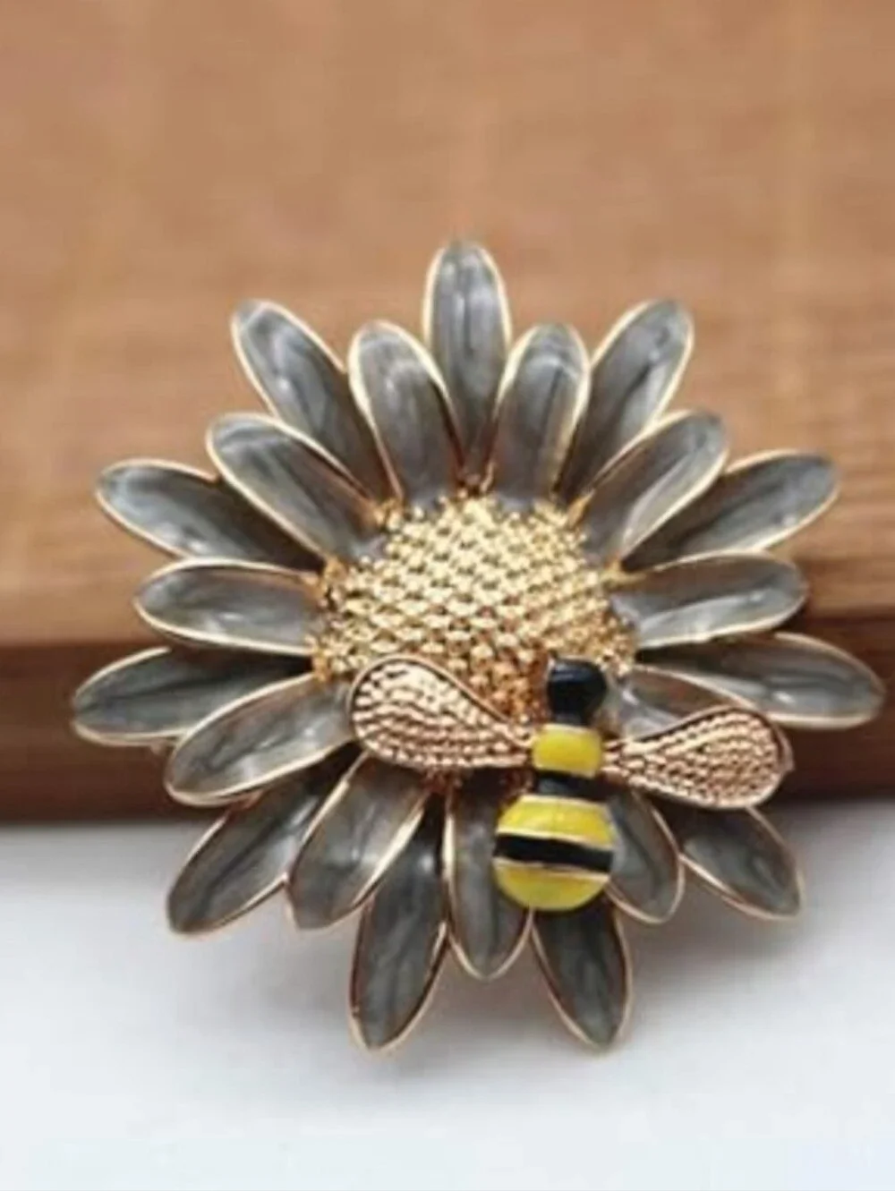 🌺Bee Daisy Flower Brooch Bee Accessories Bee Jewelry Gifts For Her